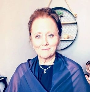 Meet your Posher, Elizabeth